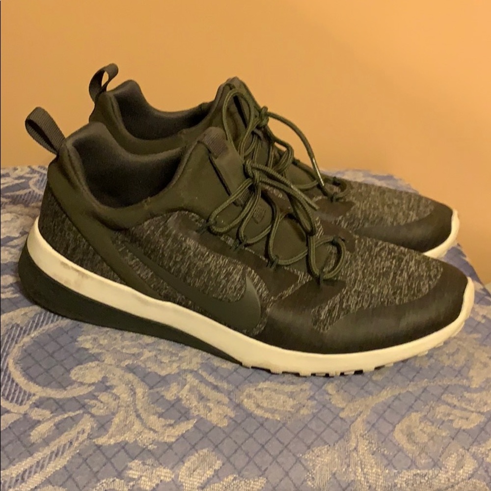 NIKE | slip on gym shoes